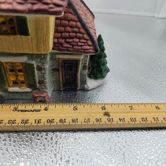 Village Inn Ceramic Christmas Village House Light-Up Style Vintage Holiday Décor - Picture 8 of 9